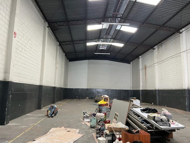 Galpão / Barracão com 500m², para alugar, no bairro Jardim Santa Marta (Fazendinha) em Santana de Parnaíba