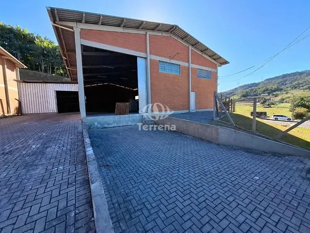 Galpão / Barracão com 700m², para alugar, no bairro Belchior Baixo em Gaspar