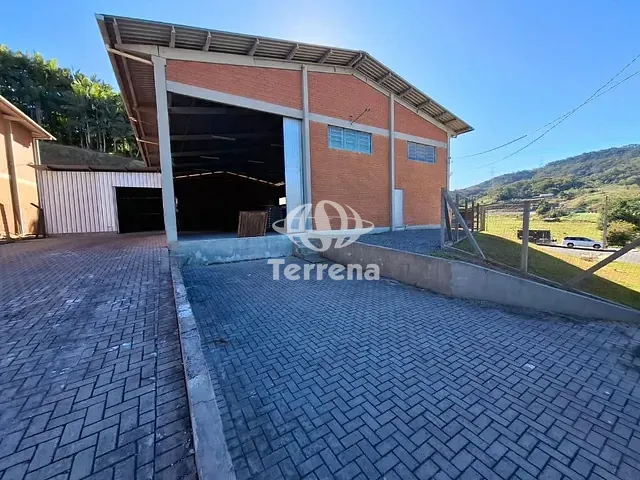 Galpão / Barracão com 700m², para alugar, no bairro Belchior Baixo em Gaspar