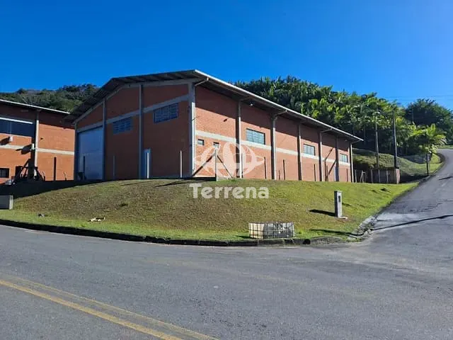 Galpão / Barracão com 700m², para alugar, no bairro Belchior Baixo em Gaspar