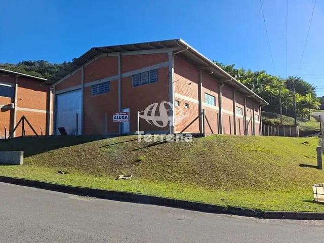 Galpão / Barracão com 700m², para alugar, no bairro Belchior Baixo em Gaspar