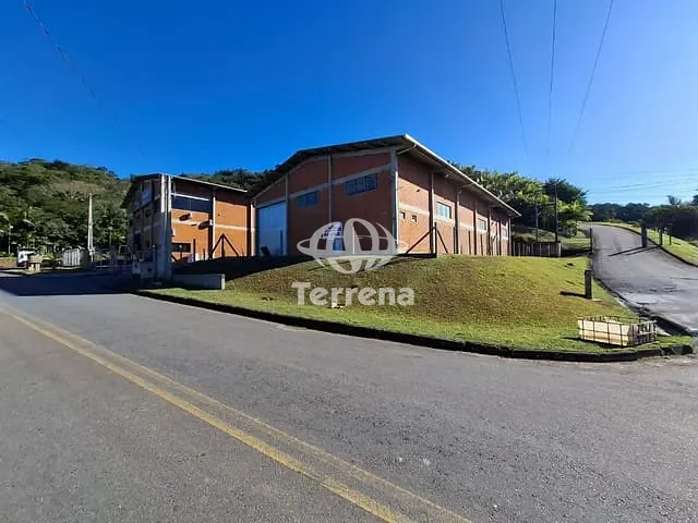 Galpão / Barracão com 700m², para alugar, no bairro Belchior Baixo em Gaspar