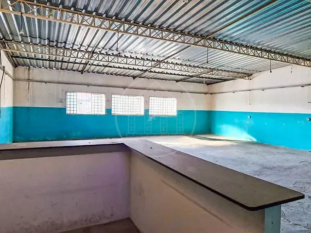 Galpão / Barracão com 300m², para alugar, no bairro Vila Campo Grande em São Paulo