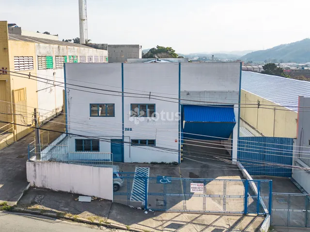 Galpão / Barracão com 1000m², para alugar, no bairro Jardim da Várzea em Santana de Parnaíba