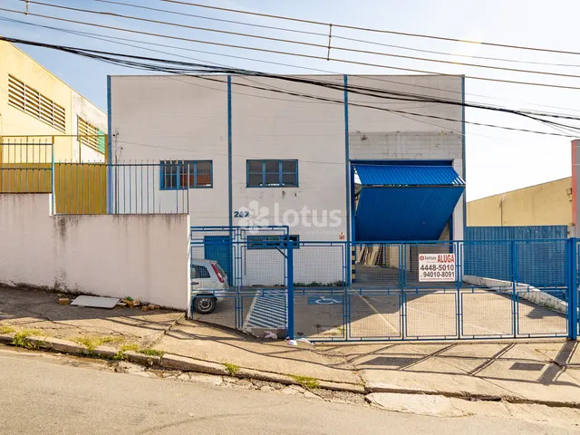 Galpão / Barracão com 1000m², para alugar, no bairro Jardim da Várzea em Santana de Parnaíba