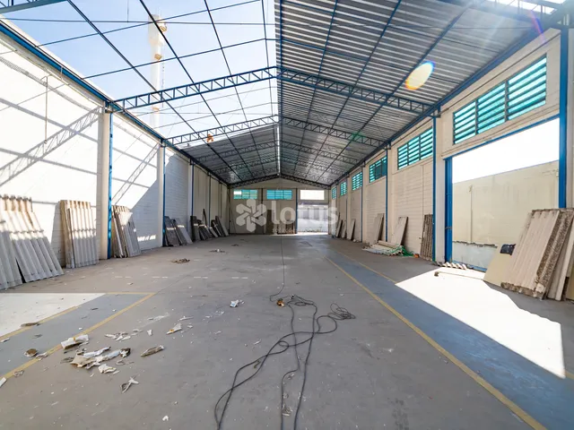 Galpão / Barracão com 1000m², para alugar, no bairro Jardim da Várzea em Santana de Parnaíba