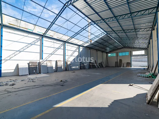 Galpão / Barracão com 1000m², para alugar, no bairro Jardim da Várzea em Santana de Parnaíba