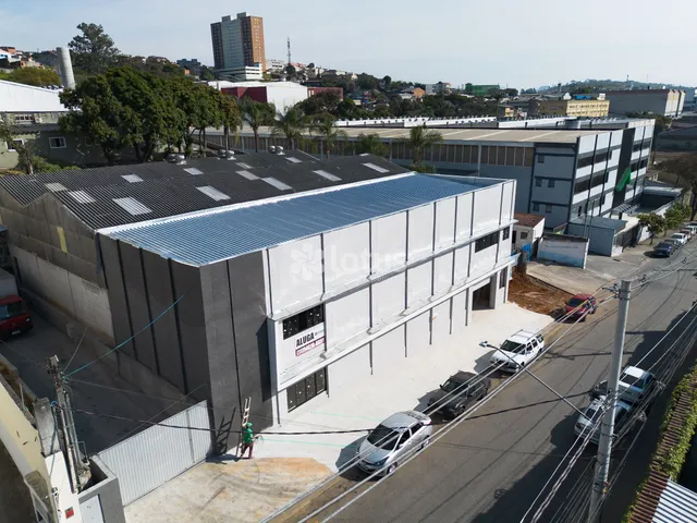 Galpão / Barracão com 500m², para alugar, no bairro Chácara do Solar I (Fazendinha) em Santana de Parnaíba