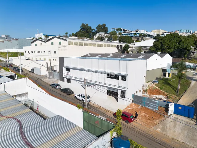 Galpão / Barracão com 500m², para alugar, no bairro Chácara do Solar I (Fazendinha) em Santana de Parnaíba