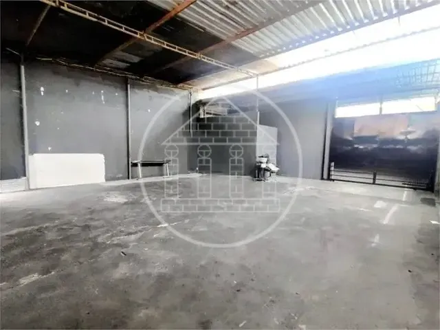 Galpão / Barracão com 375m², para alugar, no bairro Socorro em São Paulo