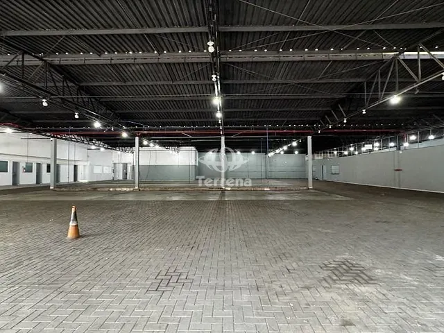 Galpão / Barracão com 1800m², para alugar, no bairro Vorstadt em Blumenau