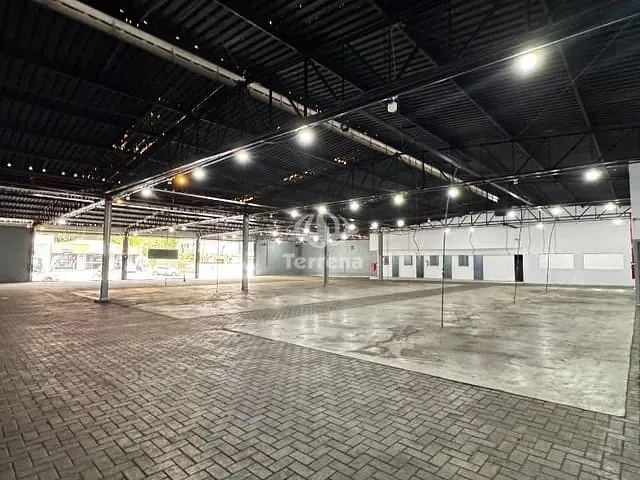 Galpão / Barracão com 1800m², para alugar, no bairro Vorstadt em Blumenau