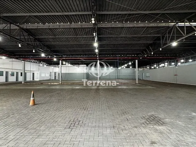 Galpão / Barracão com 1800m², para alugar, no bairro Vorstadt em Blumenau