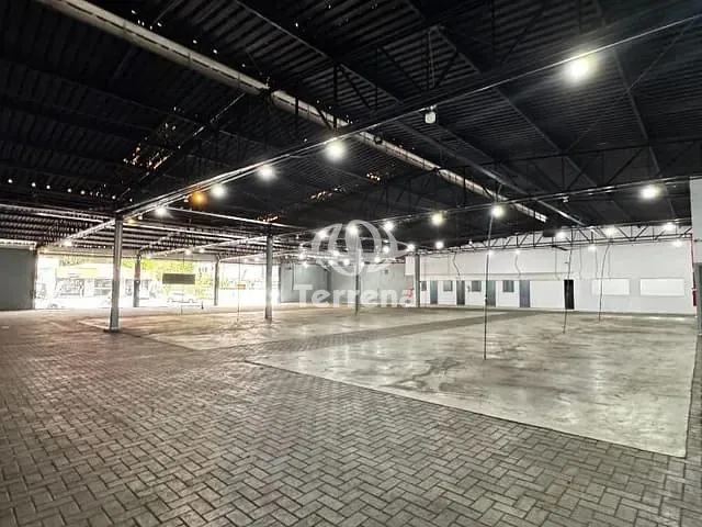 Galpão / Barracão com 1800m², para alugar, no bairro Vorstadt em Blumenau