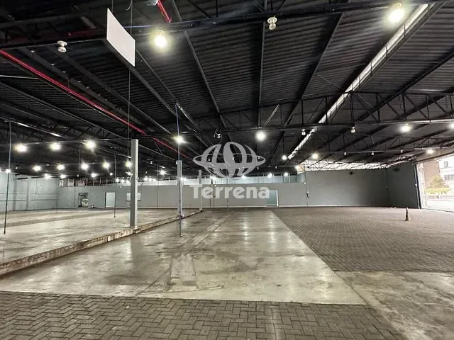 Galpão / Barracão com 1800m², para alugar, no bairro Vorstadt em Blumenau
