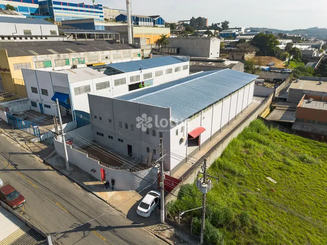 Galpão / Barracão com 1000m², para alugar, no bairro Jardim da Várzea em Santana de Parnaíba