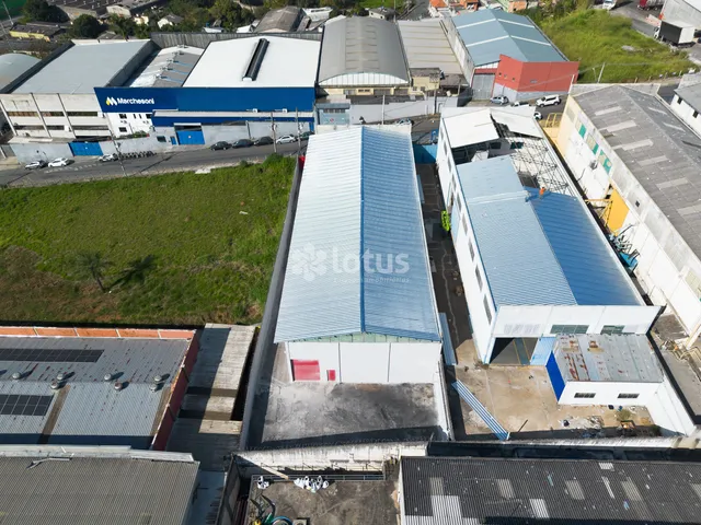 Galpão / Barracão com 1000m², para alugar, no bairro Jardim da Várzea em Santana de Parnaíba
