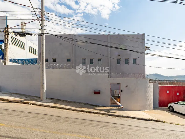 Galpão / Barracão com 1000m², para alugar, no bairro Jardim da Várzea em Santana de Parnaíba