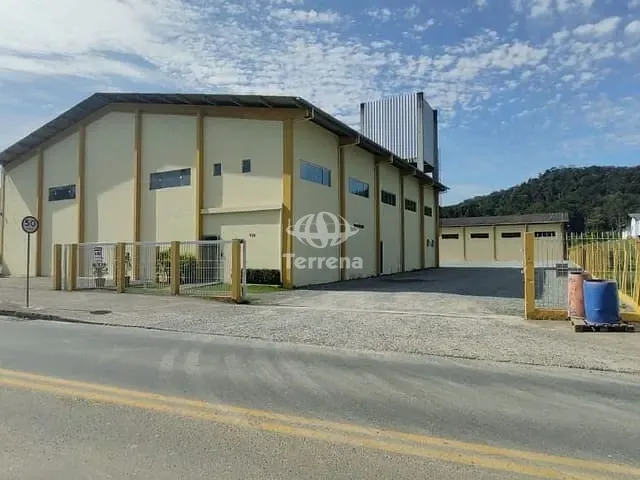 Galpão / Barracão com 3500m², para alugar, no bairro Fidélis em Blumenau