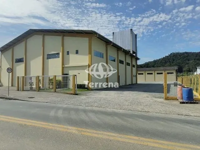Galpão / Barracão com 3500m², para alugar, no bairro Fidélis em Blumenau