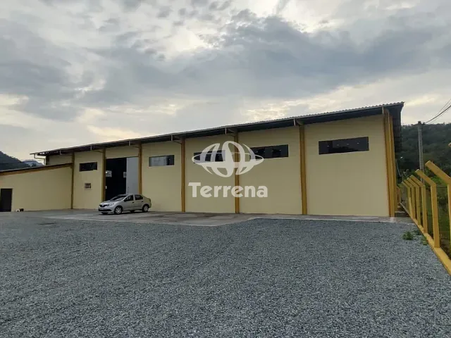 Galpão / Barracão com 3500m², para alugar, no bairro Fidélis em Blumenau