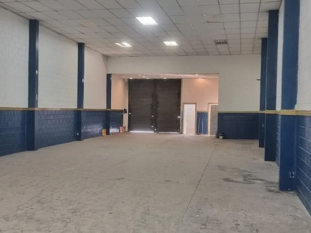 Galpão / Barracão com 450m², à venda ou para alugar, no bairro Ayrosa em Osasco