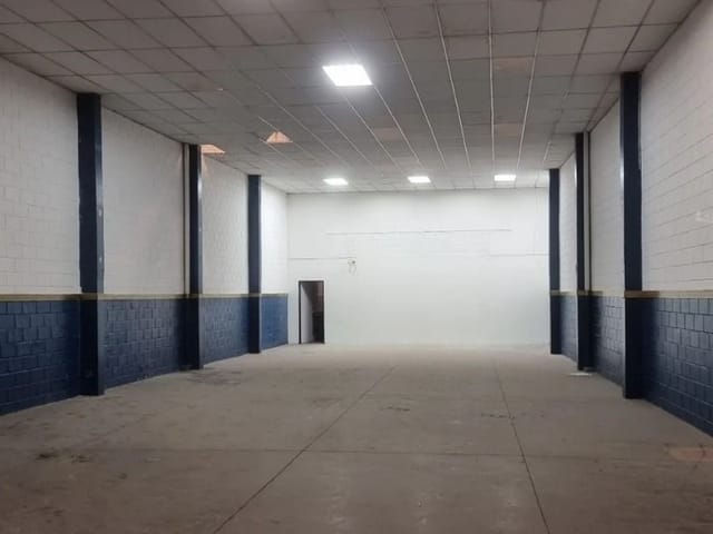 Galpão / Barracão com 450m², à venda ou para alugar, no bairro Ayrosa em Osasco