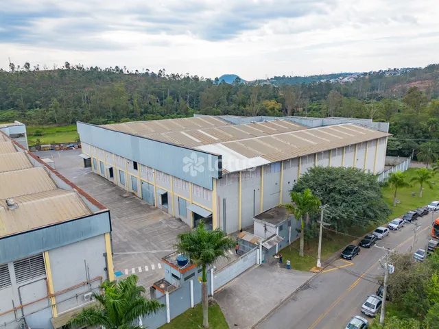 Galpão / Barracão com 5580m², para alugar, no bairro Jardim Nina (Fazendinha) em Santana de Parnaíba