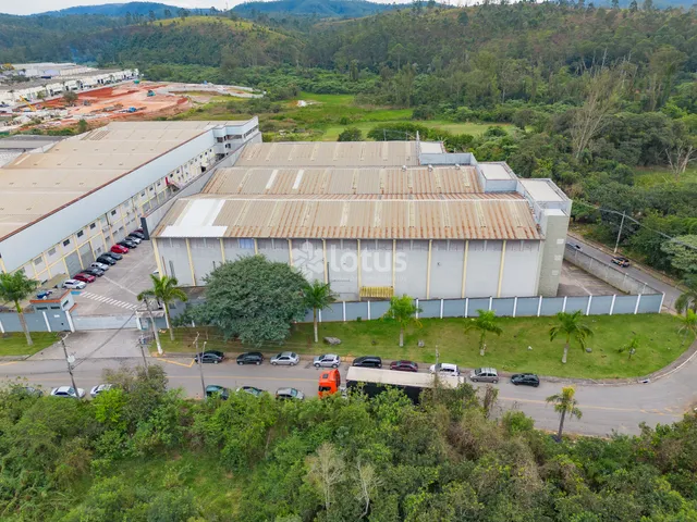 Galpão / Barracão com 5580m², para alugar, no bairro Jardim Nina (Fazendinha) em Santana de Parnaíba