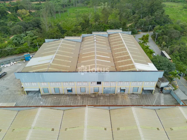 Galpão / Barracão com 5580m², para alugar, no bairro Jardim Nina (Fazendinha) em Santana de Parnaíba