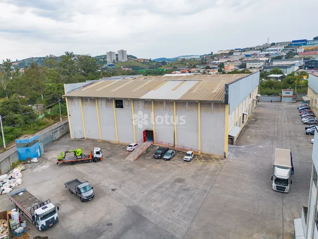 Galpão / Barracão com 5580m², para alugar, no bairro Jardim Nina (Fazendinha) em Santana de Parnaíba