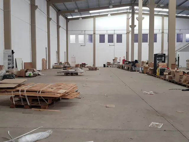 Galpão / Barracão com 2100m², à venda, no bairro Jardim da Várzea em Santana de Parnaíba