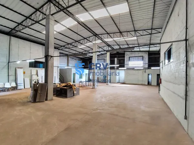 Galpão / Barracão com 800m², à venda ou para alugar, no bairro Indústrias Leves em Londrina