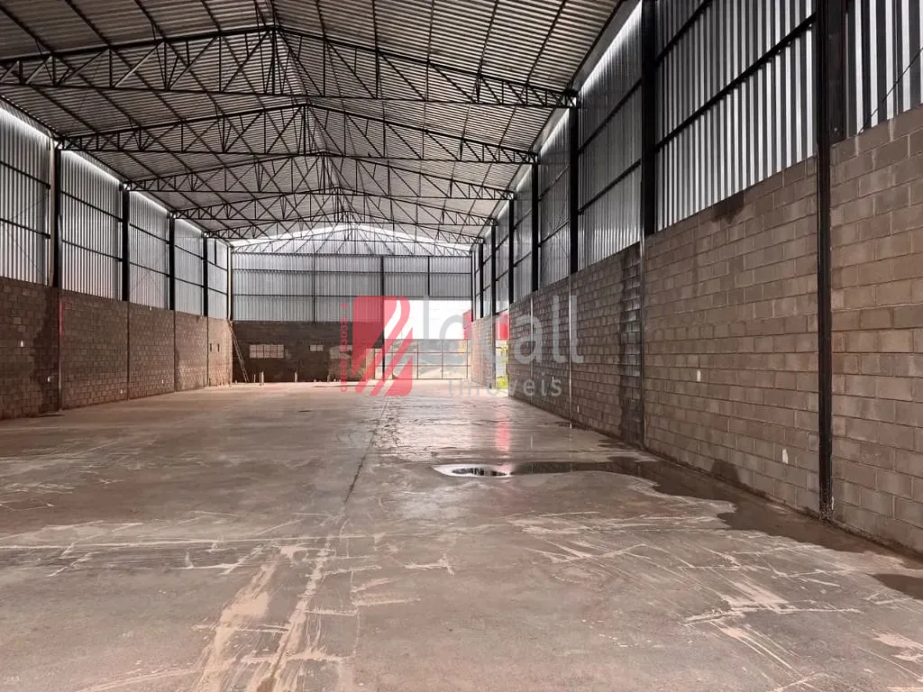 Galpão / Depósito / Armazém  para aluguel, 600m² — foto 1 de 5