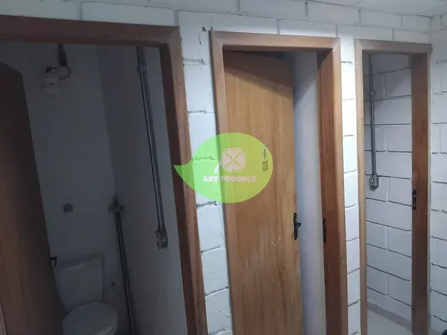 Galpão / Barracão com 240m², à venda, no bairro Jardim Leocádia em Sorocaba