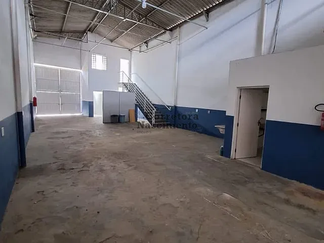 Galpão / Barracão com 196m², para alugar, no bairro Jardim Altos de Santana II em Jacareí