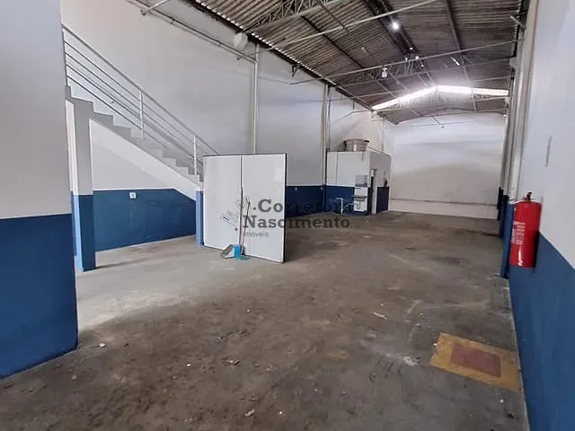 Galpão / Barracão com 196m², para alugar, no bairro Jardim Altos de Santana II em Jacareí