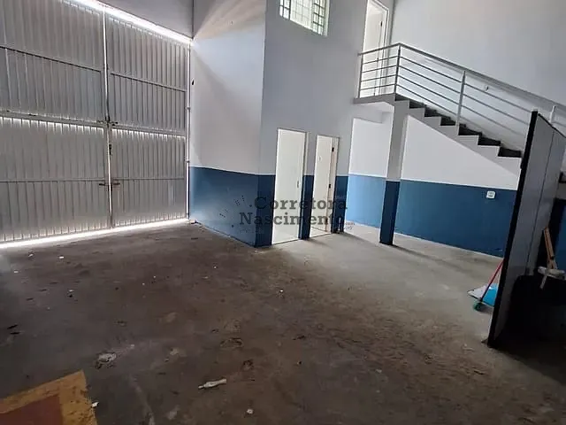 Galpão / Barracão com 196m², para alugar, no bairro Jardim Altos de Santana II em Jacareí
