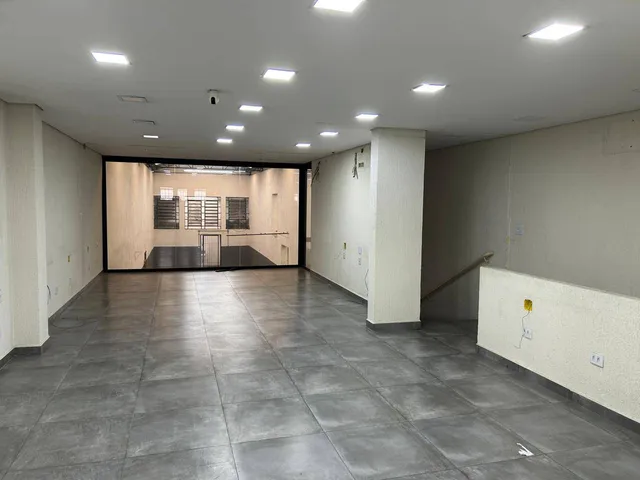 Galpão / Barracão com 437m², à venda ou para alugar, no bairro Vila Anastácio em São Paulo