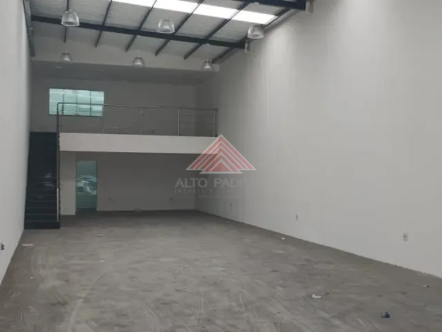 Galpão / Barracão com 350m², para alugar, no bairro Vila Emílio  em Mauá