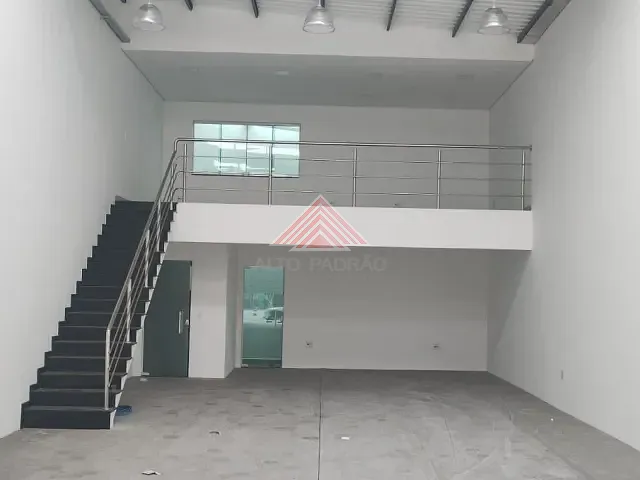 Galpão / Barracão com 350m², para alugar, no bairro Vila Emílio  em Mauá