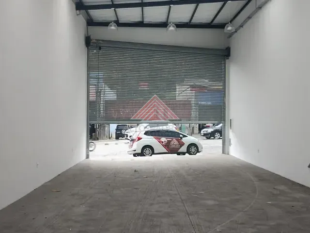 Galpão / Barracão com 350m², para alugar, no bairro Vila Emílio  em Mauá