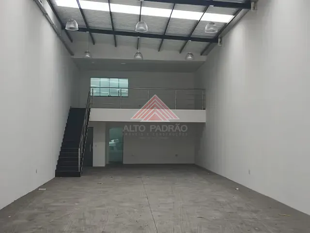 Galpão / Barracão com 350m², para alugar, no bairro Vila Emílio  em Mauá