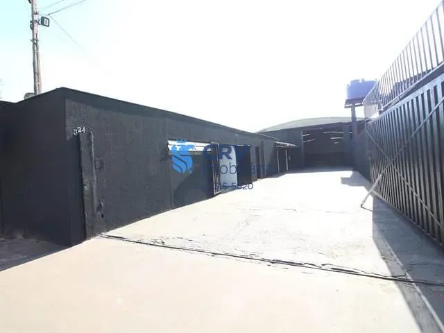 Galpão / Barracão com 1300m², para alugar, no bairro Bandeirantes em Londrina