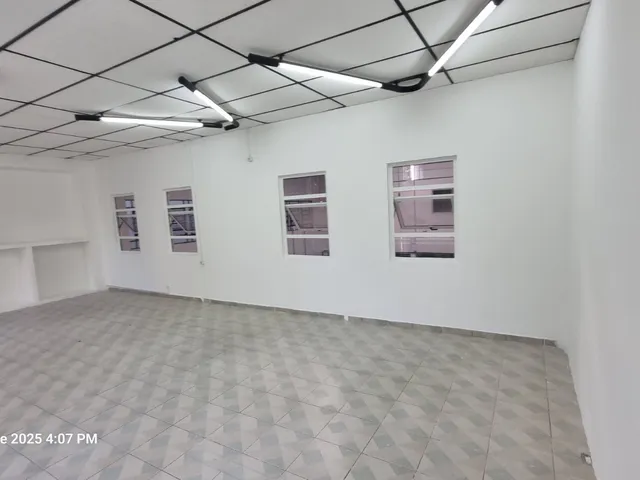 Galpão / Barracão com 698m², para alugar, no bairro Jardim Marisa em São Paulo