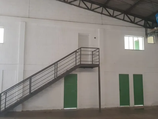 Galpão / Barracão com 510m², para alugar, no bairro Jardim Nina (Fazendinha) em Santana de Parnaíba