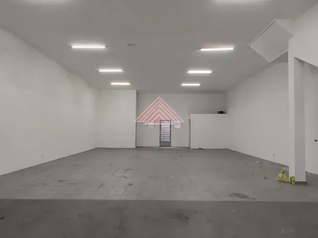 Galpão / Barracão com 288m², para alugar, no bairro Jardim Zaira em Mauá