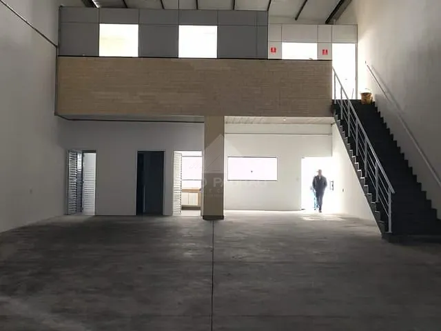 Galpão / Barracão com 250m², para alugar, no bairro Jardim Sônia Maria em Mauá