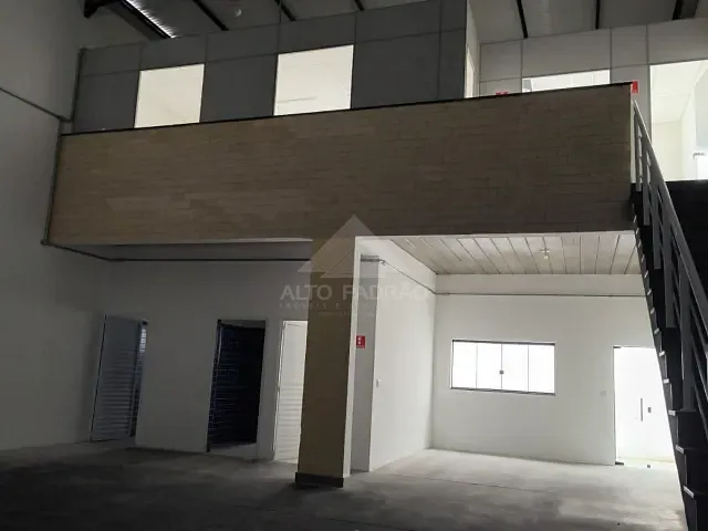 Galpão / Barracão com 250m², para alugar, no bairro Jardim Sônia Maria em Mauá