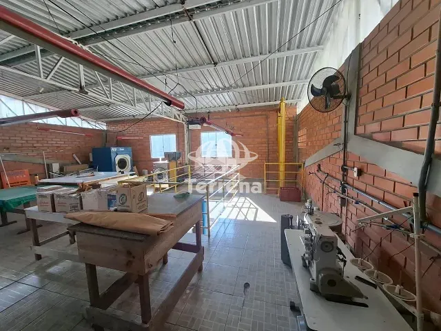 Galpão / Barracão com 573m², à venda ou para alugar, no bairro Centro em Blumenau